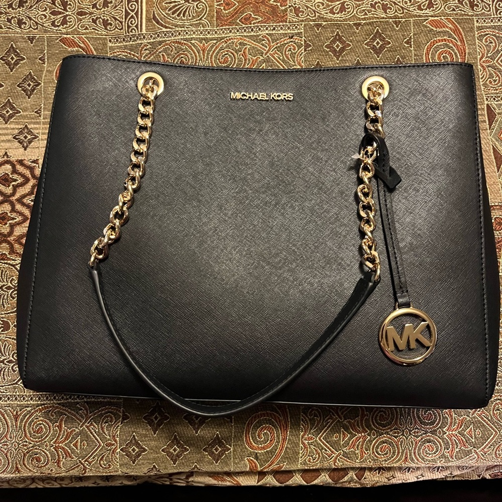 Micheal Kors purse
